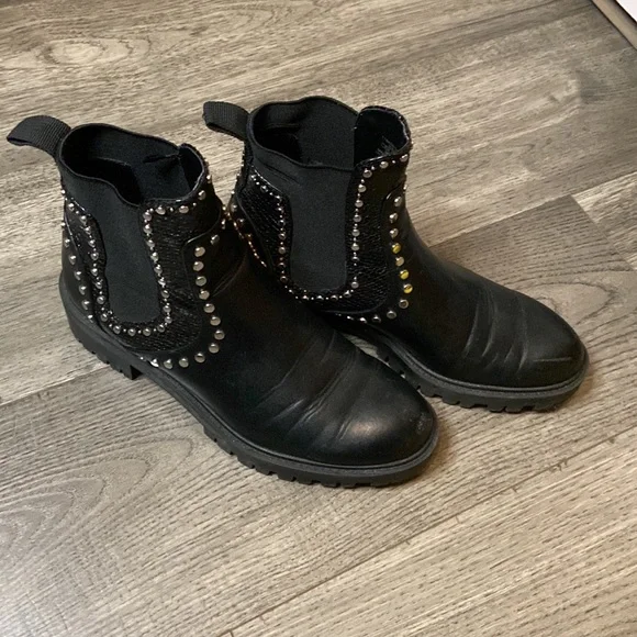 Used - Picture 2 of 3